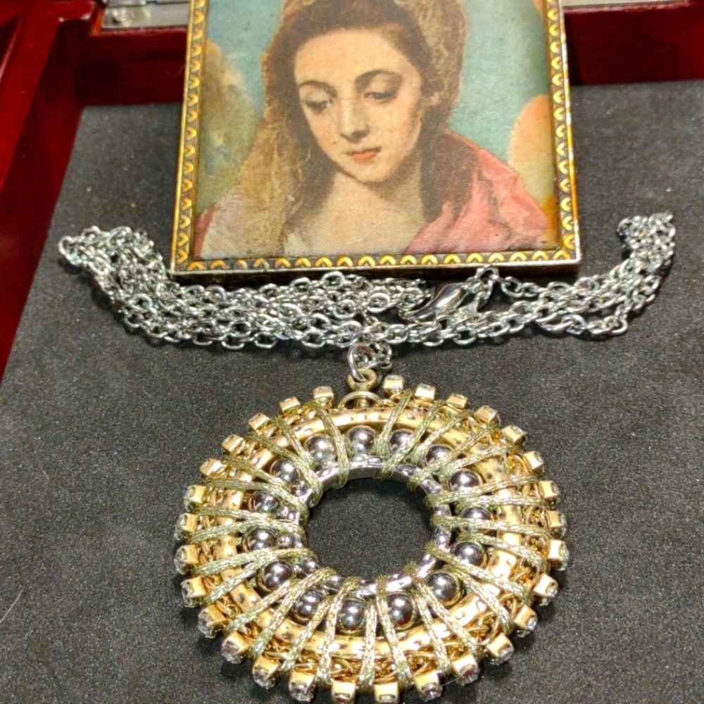 Beautiful silver~gold circular pattern Necklace